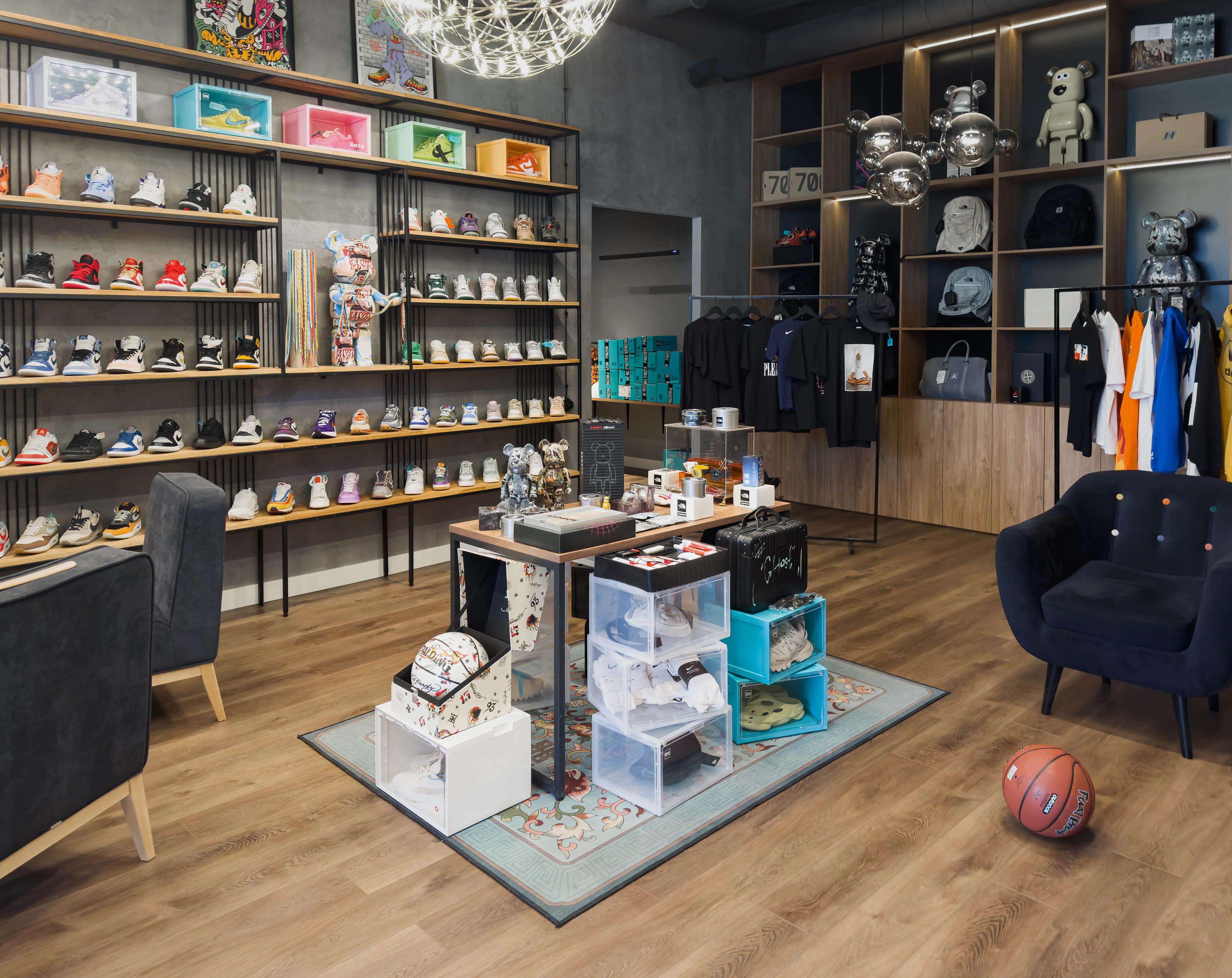 poizon showroom gallery
