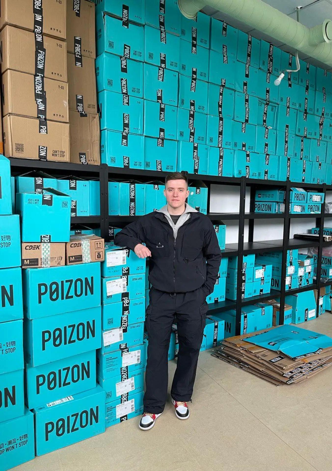 poizon showroom gallery